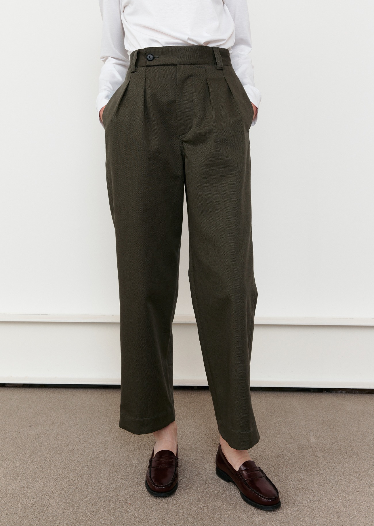 Cropped two-tuck cotton pants - Olive