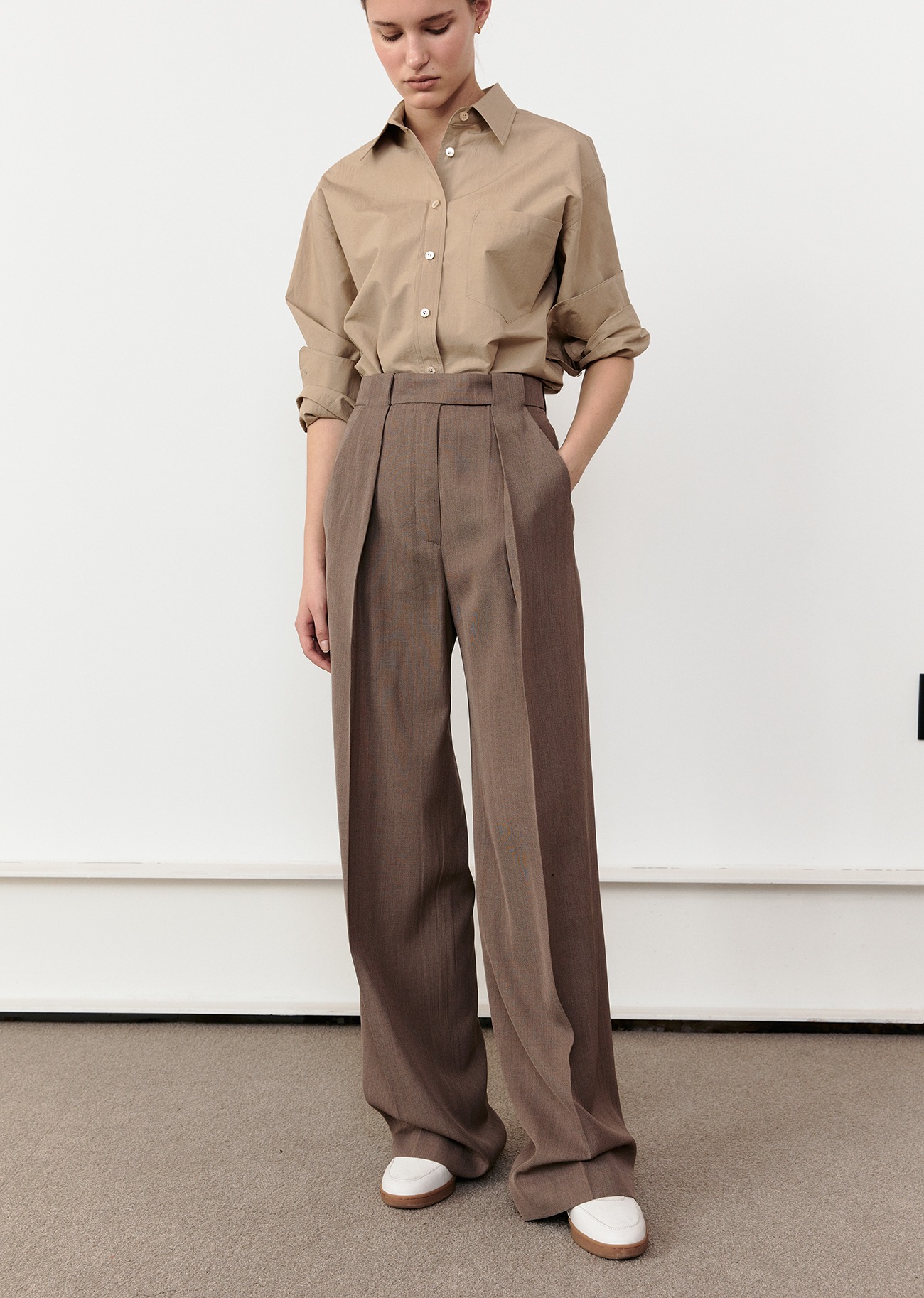 Wool blended Tuck pants - Taupe
