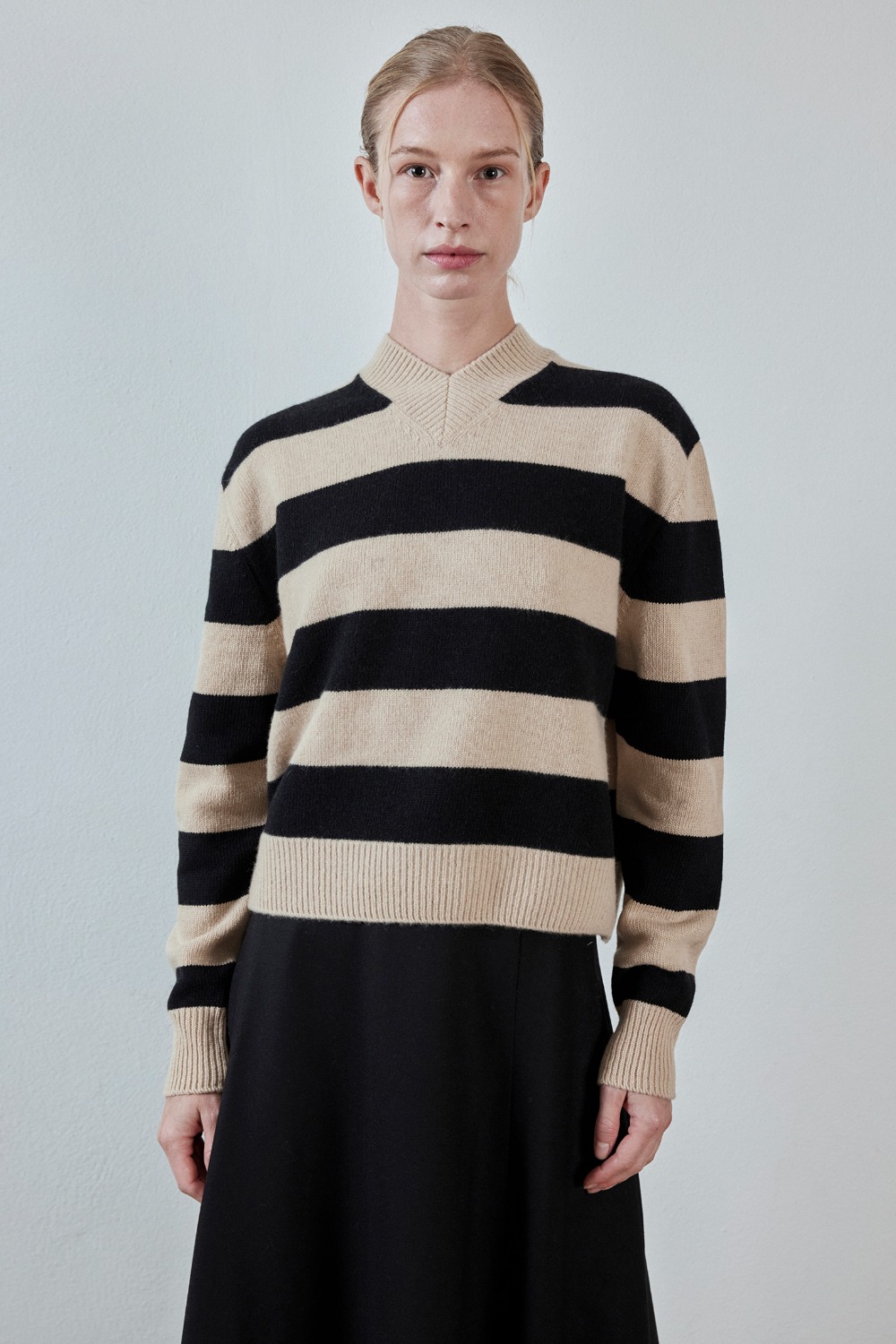 Stripe V-Neck Cashmere Blended Knit Sweater - Beige Black