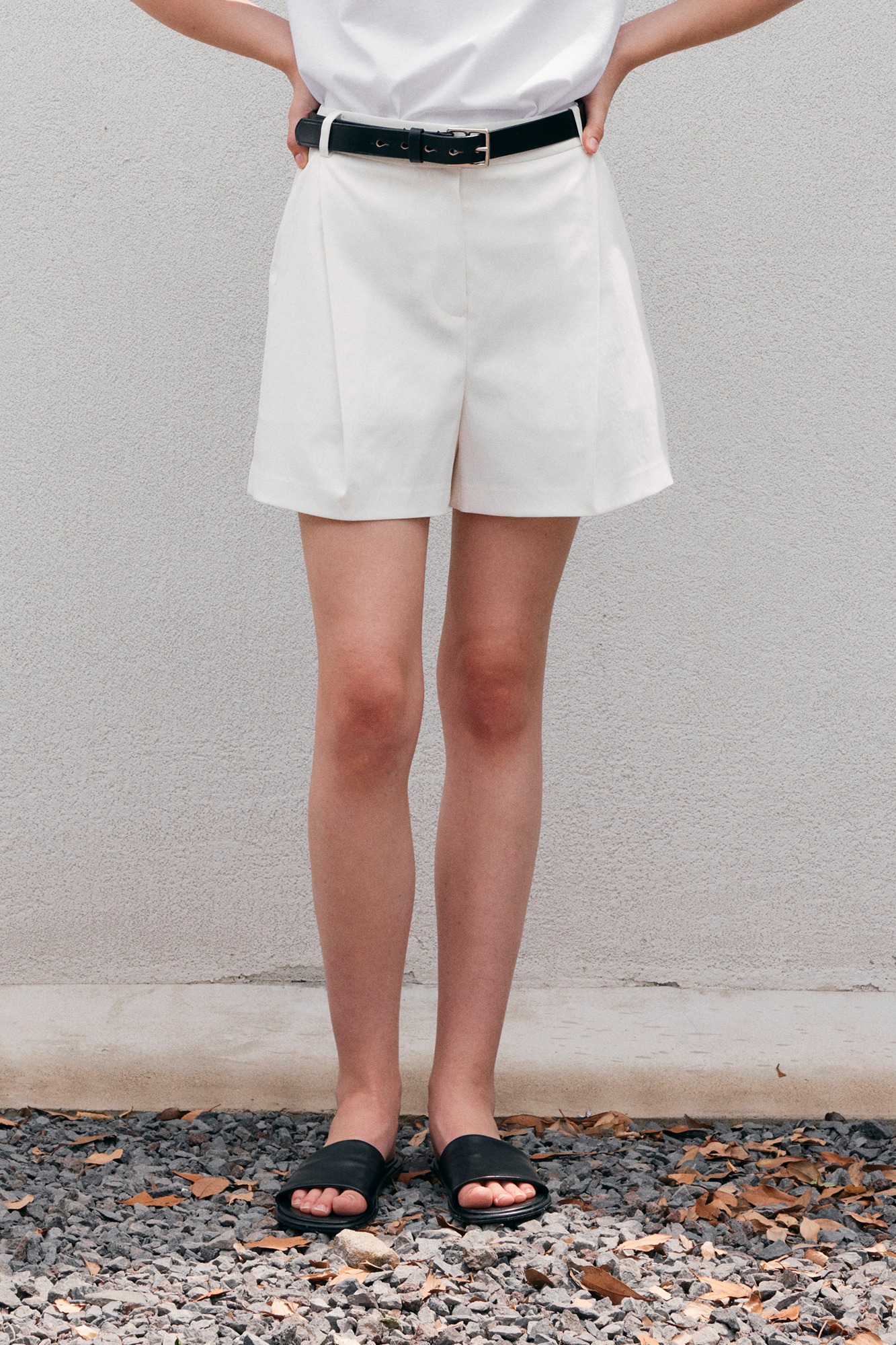 Oblique Pleated Shorts - White